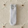 Calcetines de terciopelo coral de oso para mujer, invierno engrosado que no suelta pelusa, calcetines largos para dormir en casa, calcetines largos para piso, calcetines de dibujos animados con pompón de piel