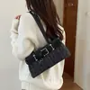 Bolsa de ombro feminina com design único 2026 nova bolsa vintage com fivela de cinto para sob o braço para mulheres, bolsa estilosa de motociclista, bolsa baguette