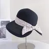 Sombrero de Paja de Color Sólido con Lazo de Flores de Apertura Trasera para Mujer, Sombrero de Pescador Elegante Versátil con Estilo para el Verano, Protección Solar