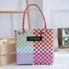 Bolsa Tejida de Celebridad de Internet Ins Color de Contraste Cuadros Bolsa Tejida a Mano División de Color Plástico Tejido Bolso de Mano Tejido para Vacaciones en la Playa