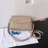 Bolsa envelope de couro legítimo, moderna para mulheres, adequada para o trajeto diário, projetada para trabalhadores de escritório, uma bolsa de ombro que pode ser carregada sob o braço, feita de couro bovino de flor integral, com um visual estiloso e sofisticado, perfeita como bolsa de mãe