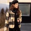 Jaqueta de Lã Xadrez Retro Nova de Inverno com Forro de Fleece Estilo Chanel para Mulheres, Casaco Curto Versátil da Moda 2390