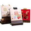 Novo calendário de mesa de madeira estilo chinês, com ilustrações de desenhos animados chineses da moda, perfeito como brinde corporativo ou item de exposição para eventos da empresa.