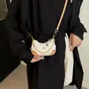 Bolso de Hombro para Mujer con Carta Transfronteriza Debajo del Brazo, Cadena Versátil de Gama Alta Europea y Americana, Mini Bolso Cruzado para Niños