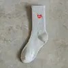 Nuevos Calcetines de Media Pantorrilla para Hombre con Corazón Bordado Estilo Coreano Moderno Hip-Hop Algodón Transpirable Calcetines Largos Negros y Blancos
