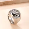 Joias de Aço Titânio Mais Vendidas Transfronteiriças, Anéis Quadrados Fundidos com Esmalte e Cravejados de Diamantes, Anéis Vintage Punk de Aço Inoxidável, Fábrica Atacadista