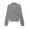 Top de Diseño Estilo Francés Wanwei para Mujer 2026 Otoño Nuevo Estilo Cuello Diagonal Cuello en V Tejido de Punto Fino Brillante Manga Larga 6043-1