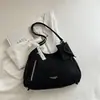 Nova bolsa tote estilo retrô 2026, projetada com acabamento desgastado, adequada para mulheres, com grande capacidade, pode ser carregada como bolsa de ombro ou bolsa transversal, e é uma mochila versátil e moderna