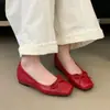 Zapatos Mary Jane Rojos Estilo Nuevo 2026 para Mujer con Aumento Interno de Altura, Punta Cuadrada Suave, Boca Baja y Diseño Slip-On de Suela Suave