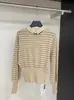 Camada base elegante estilo francês com gola alta e retalhos 2026 outono e inverno novo produto gola redonda pequena suéter listrado bicolor de manga longa