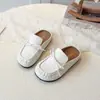 Pantuflas de fácil calzado para niños con punta cerrada, nuevo estilo verano 2026, sandalias de moda y con estilo de moño para bebés.