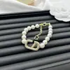Pulsera Lisa con Letra V de Marca H/Marca Hu/Marca V para Mujer, Pulsera de Perlas Estrelladas de Lujo Ligero de Gama Alta, Venta al por Mayor desde el Fabricante