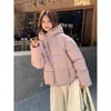 Chaqueta corta de algodón con capucha y relleno de plumón, nuevo estilo de invierno, ropa para mujer de talla grande, corte holgado, adelgazante, engrosada, abrigo acolchado cálido