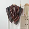 Nuevo Pañuelo de Seda Estampado con Bloques de Color de Doble Cara 2026 para Mujer, Estilo Vintage Primavera y Otoño, Bufanda Cuadrada Grande Favorecedora, Versátil Protección para el Cuello, Pañuelo de Protección Solar