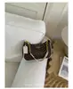Bolsa de mão com estampa retrô transfronteiriça 2026 para mulheres, nova bolsa de axila em formato de crescente de nicho de alto valor, bolsa de ombro e transversal
