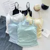Elegante camisola sin espalda con diseño plisado, adecuada para usar como capa exterior o interior, con copas de sujetador incorporadas, un corte que estiliza y perfecta para el verano
