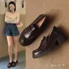 Sapatos plataforma estilo retrô britânico, nova coleção outono 2026, com sola macia, fáceis de calçar, sapatos baixos de sola grossa, sapatos casuais femininos