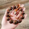Venta Directa de Fábrica de Pulseras Talladas del Zodiaco de Huanghuali Rojo de 20 mm para Transmisiones en Vivo y Artesanías