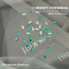 Decoraciones para uñas de fondo plano color esmeralda, diamantes K9 de fondo plano biselados de forma irregular súper brillantes, estilos mixtos de diamantes para uñas color verde oscuro en forma de marquisa