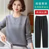 El atuendo de otoño de mamá: Top de punto jacquard con cuello redondo para mujer, nuevo estilo otoño-invierno con decoración de cuentas, elegante camisa básica de manga larga