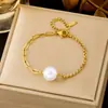 Pulsera de joyería de moda dorada ins para combinar con todo, pulsera de acero de titanio simple de lujo ligero, trébol de cuatro hojas para mujer, transfronteriza