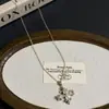 Super Lujoso Collar Cruz de Iris de Zirconio para Mujer, Diseño de Lujo Ligero con Piedras de Zirconio Super Brillantes, Gargantilla de Diseño Único de Moda