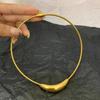 Acero de Titanio Completo Estilo Metálico de Gama Alta Diseño de Tubo Curvo Collar Gargantilla Moda Accesorios Versátiles Precio de Fábrica