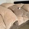 Conjunto de cama retro estilo francês, de quatro peças em veludo de leite espesso para outono e inverno, com padrões esculpidos tridimensionais e forro de fleece dupla face.