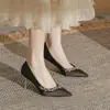 Zapatos de Boda Jingang H8092 Zapatos para Recién Casados Tacones Altos Bajos Mujer 2025 Nuevos Primavera y Otoño Stiletto Punta Fina Planos Mujer