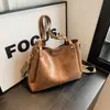 Bolso de mano grande retro europeo y americano para el día a día 2024 nuevo bolso de mano con textura correa de hombro ancha bandolera bolso de hombro