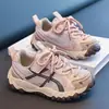 Tênis esportivos para meninas, nova coleção primavera/outono 2026, sapatos casuais de malha respirável, para crianças, com sola macia, leves e antiderrapantes, para caminhada