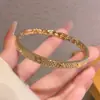 Pulsera de Circonita de Tres Filas con un Toque de Alta Gama, Joyería de Plata Chapada en Cobre Dorado de Lujo Ligero para Mujer, Diseño de Nicho Versátil Vintage