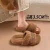 Zapatillas de Algodón para Otoño/Invierno 2026 de una Palabra Estilo Coreano Versátil Hebilla Punta Abierta Zapatillas de Piel para Mujer Usar Gruesas Moda