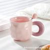 Leite fufu alto valor de cor casal copo com tampa colher cor contraste mão pitada padrão orelhas grandes cerâmica xícara escritório casa café