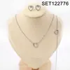 Conjunto de Colar, Pulseira e Brincos em Forma de Coração Cravejados com Diamantes, Estilo Europeu e Americano, Joias de Aço Titânio Modernas e Versáteis para Mulheres, Estilo Leve de Luxo