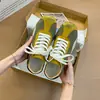 Tênis de cadarço estilosos com plataforma para mulheres, color block, para estudantes, outono 2026, tênis de treino alemão, tênis casuais, tênis de skate em amarelo e azul
