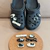 Encantadores Charms para Zapatos Blancos y Negros de Kt Hello Kitty Compatibles con Crocs Serie Miu Hebillas Decorativas para Zapatos Accesorios Desmontables DIY