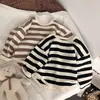 Camisa listrada retrô~Camisa básica listrada infantil coreana para primavera e outono 2023 camiseta de manga comprida e moletom para meninos e meninas