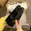 Zapatos planos Mary Jane versátiles estilo francés para mujer, nuevo modelo primavera y otoño 2026, adecuados para usar en exteriores, delicados y fáciles de combinar con faldas, zapatos pequeños de piel