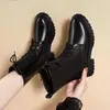 Invierno 2026 Nuevo Estilo Británico con Cordones Botas Martin de Felpa para Mujer Suela Gruesa que Aumenta la Altura Antideslizante Suela Suave Versátiles Zapatos Individuales