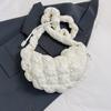 Bolso bandolera plisado liso de estilo occidental fresco para mujer 2023 otoño e invierno Nuevo bolso dumpling simple para niñas