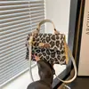 Bolso Kelly Corduroy Fresco Versátil Nuevo Verano 2024 para Mujer Bolso de Hombro de Fresa Lindo Moda Coreana Bolso Cruzado