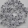 7mm acrílico pintado à mão branco preto quadrado alfabeto contas diy grande buraco soltas contas material 100 PCs/pacote