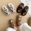 Pantuflas mullidas de suela plana para casa estilo coreano forro de felpa interior 2026 pantuflas de algodón estampado de leopardo otoño e invierno corte bajo lazo suela suave