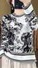 Camiseta de Manga Longa de Algodão Puro com Pintura a Tinta à Mão Artística com Design de Padrão de Lavado de Tinta para Primavera e Outono Tops Femininos Atacado