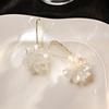 Pendientes de flor de concha blanca con diseño de hada súper suave con aguja de plata y borla larga con diamantes tridimensionales para mujer