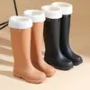 Botas de lluvia de caña alta 2026, antideslizantes, estilo mujer, duraderas, aptas para uso en cocina, cálidas, impermeables, con forro de felpa, botas de goma, botas de lluvia para adulto, engrosadas