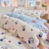 Novo Conjunto de Quatro Peças de Gaze de Camada Dupla com Estampa de Desenho Animado Nuvem Conjunto de Três Peças para Dormitório Estudantil Capa de Edredom Única Lençol de Elástico Roupa de Cama Atacado
