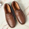 Mocassins Masculinos 2025 Novo Slip-on Couro Casual Sapatos de Couro Masculinos Solado Macio Antiderrapante Resistente ao Desgaste Sapatos para Homens de Meia-idade e Idosos Pai