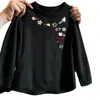 Camiseta de manga comprida para meninas, nova coleção primavera/outono 2026, moda infantil moderna e estilosa, top básico versátil, top soltinho para meninas